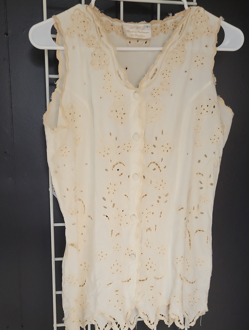 Papillon Blanc Cream Eyelet Button-Front Tank, Size Small